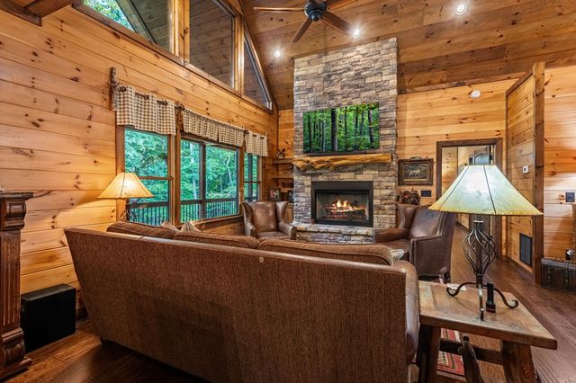 115 Brighton Way, Mineral Bluff, GA 30559