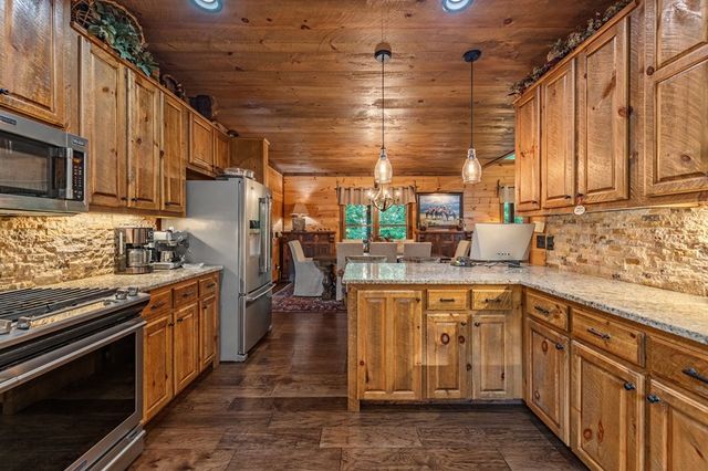 115 Brighton Way, Mineral Bluff, GA 30559