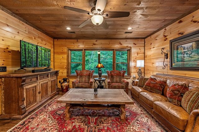 115 Brighton Way, Mineral Bluff, GA 30559