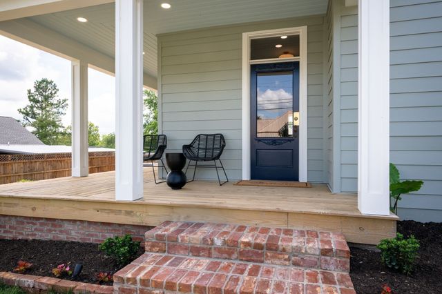 414 West College Street, Dickson, TN 37055