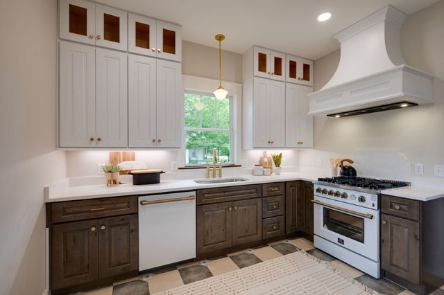 414 West College Street, Dickson, TN 37055