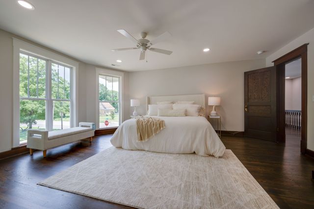 414 West College Street, Dickson, TN 37055