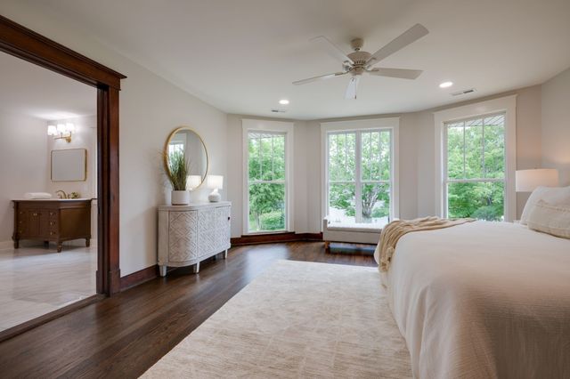 414 West College Street, Dickson, TN 37055