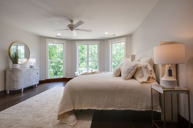 414 West College Street, Dickson, TN 37055