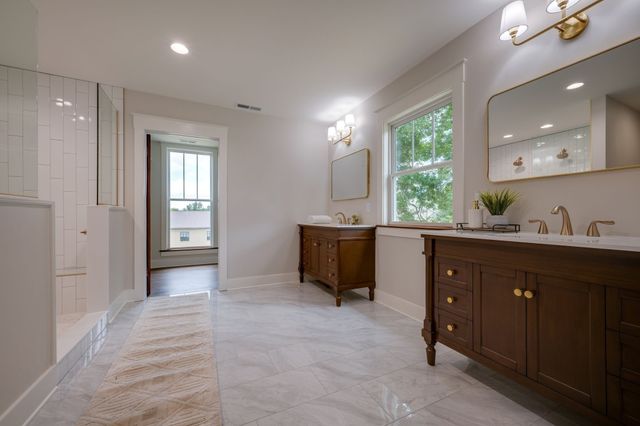 414 West College Street, Dickson, TN 37055