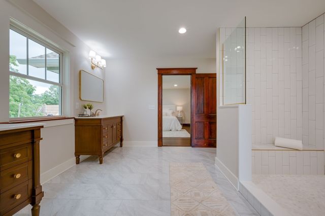 414 West College Street, Dickson, TN 37055