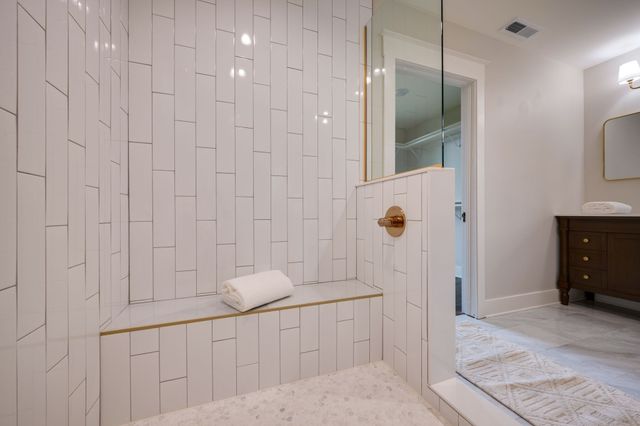 414 West College Street, Dickson, TN 37055