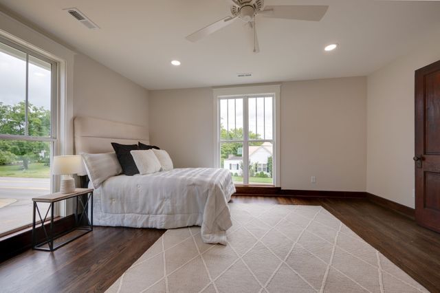 414 West College Street, Dickson, TN 37055