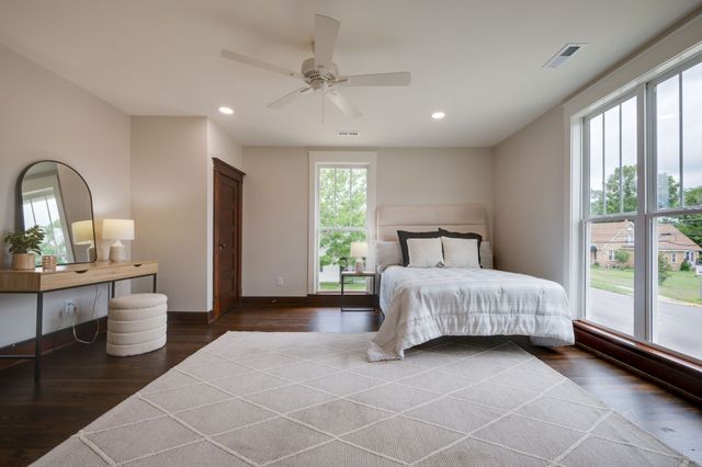 414 West College Street, Dickson, TN 37055