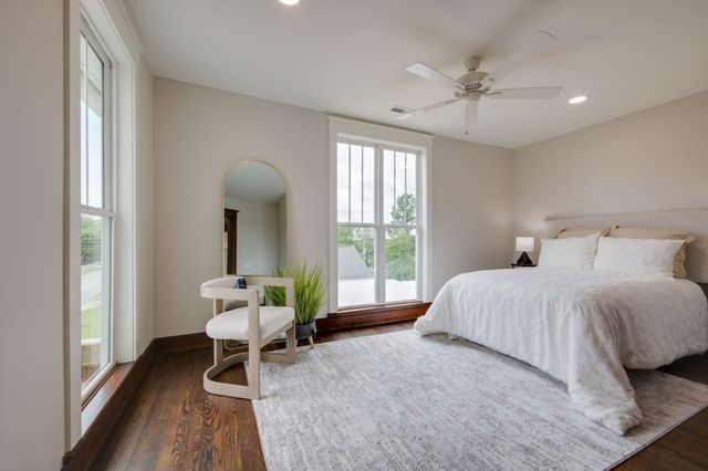 414 West College Street, Dickson, TN 37055