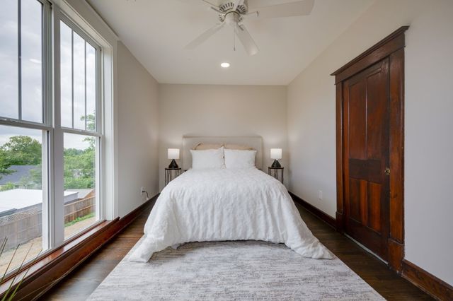 414 West College Street, Dickson, TN 37055