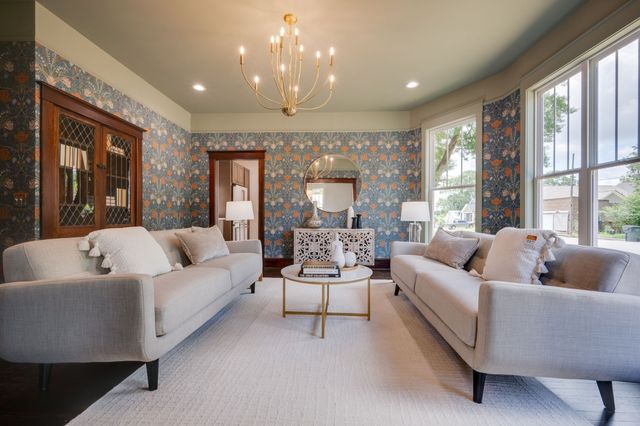 414 West College Street, Dickson, TN 37055