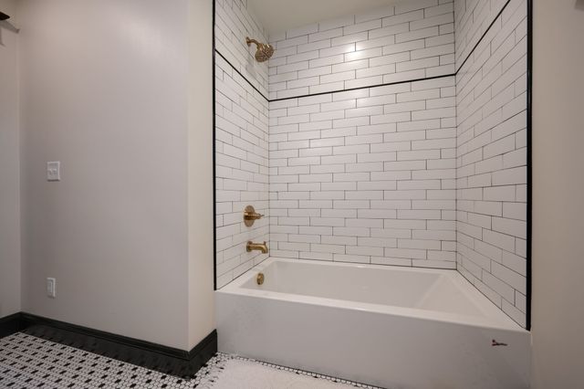 414 West College Street, Dickson, TN 37055