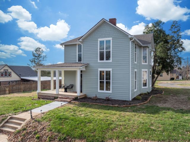 414 West College Street, Dickson, TN 37055