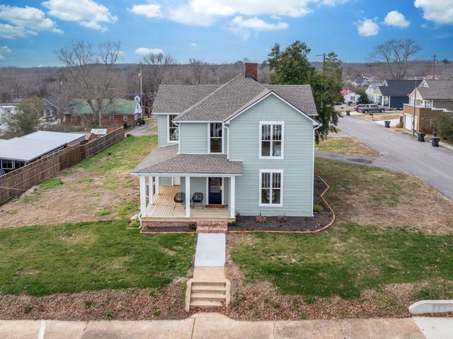414 West College Street, Dickson, TN 37055