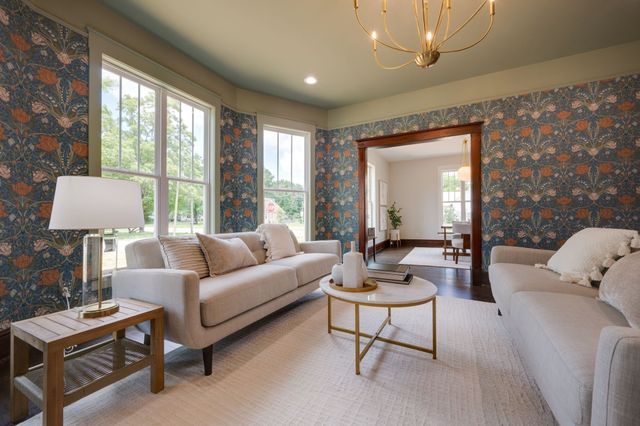 414 West College Street, Dickson, TN 37055