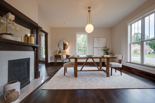 414 West College Street, Dickson, TN 37055