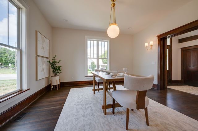 414 West College Street, Dickson, TN 37055