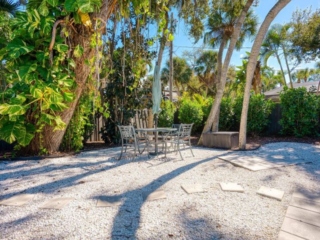 1002 GLEBE LANE, Sarasota, FL 34242