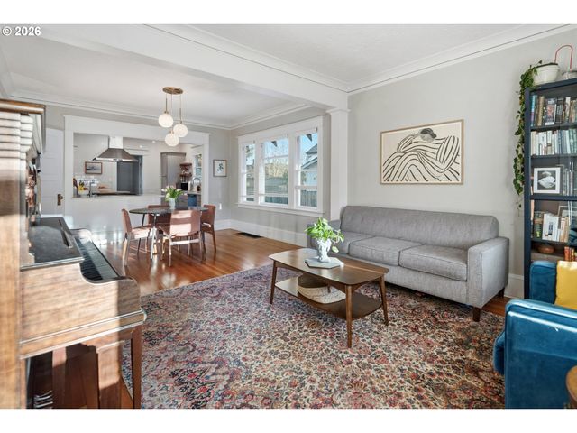 9941 N Willamette Blvd, Portland, OR 97203