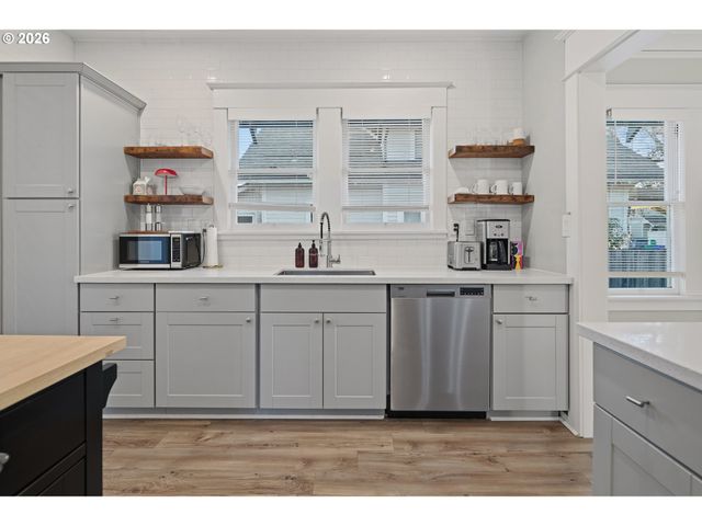 9941 N Willamette Blvd, Portland, OR 97203