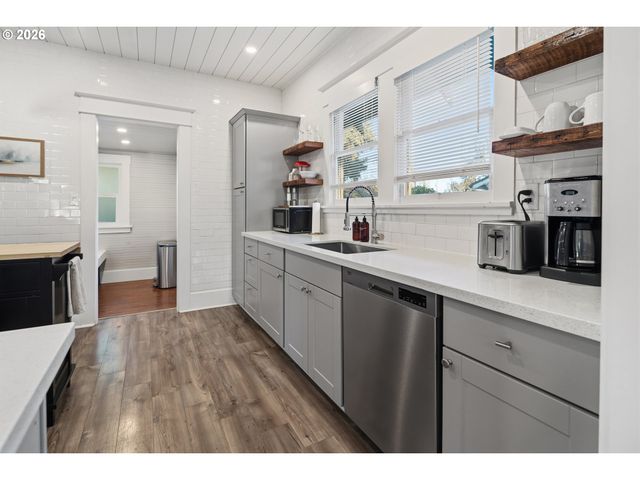 9941 N Willamette Blvd, Portland, OR 97203