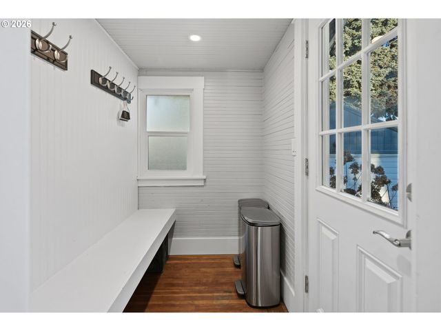 9941 N Willamette Blvd, Portland, OR 97203