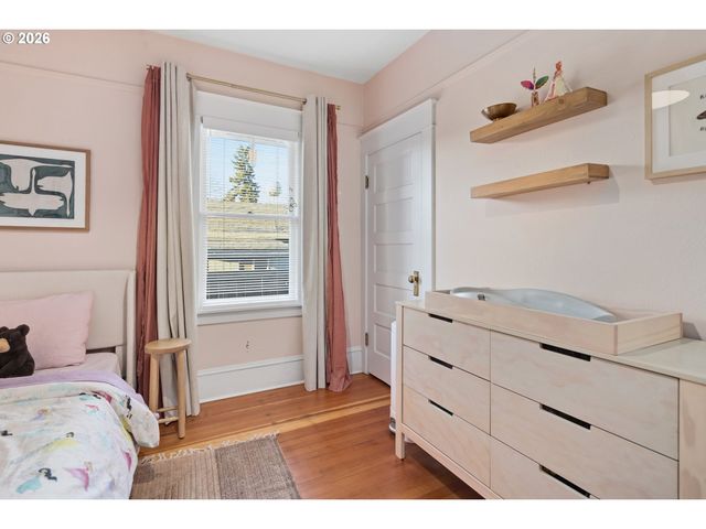 9941 N Willamette Blvd, Portland, OR 97203