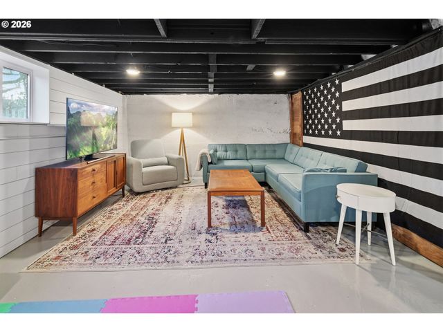 9941 N Willamette Blvd, Portland, OR 97203