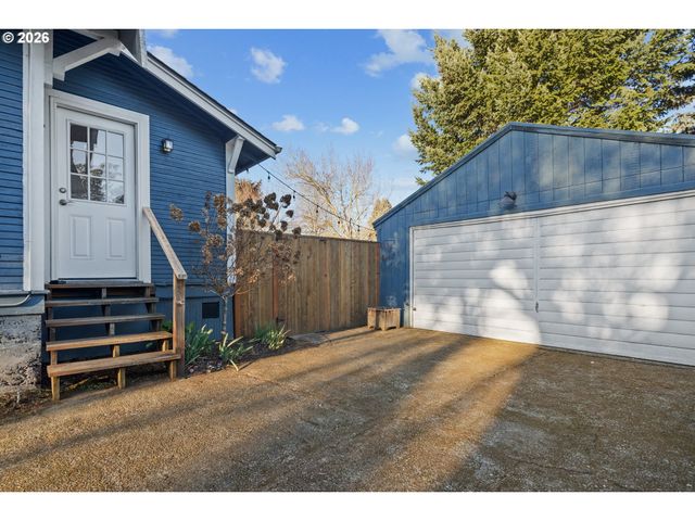 9941 N Willamette Blvd, Portland, OR 97203