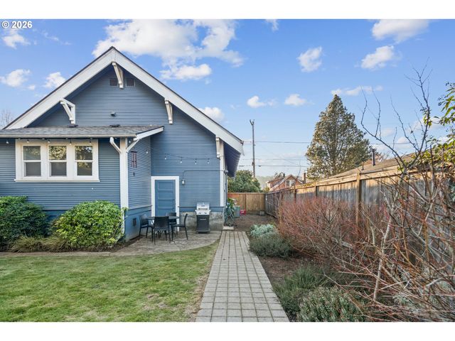 9941 N Willamette Blvd, Portland, OR 97203