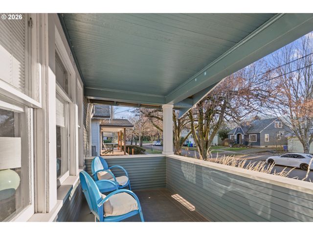 9941 N Willamette Blvd, Portland, OR 97203