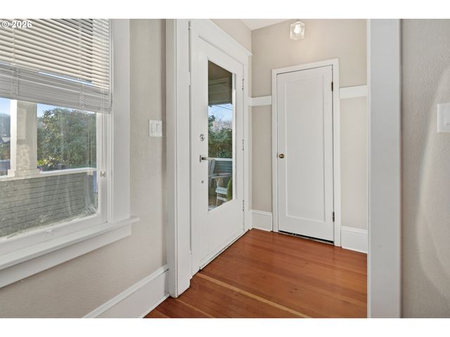 9941 N Willamette Blvd, Portland, OR 97203