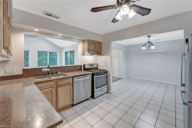 540 Rodney LN, Virginia Beach, VA 23464