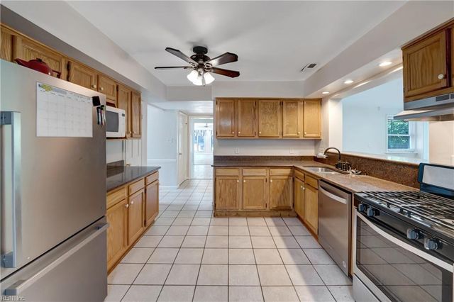 540 Rodney LN, Virginia Beach, VA 23464
