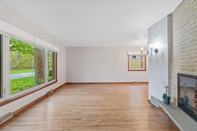 5224 Rita DRIVE, Milwaukee, WI 53219