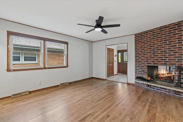 5224 Rita DRIVE, Milwaukee, WI 53219
