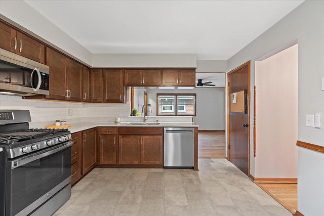 5224 Rita DRIVE, Milwaukee, WI 53219