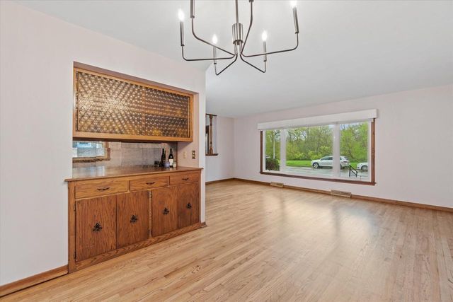 5224 Rita DRIVE, Milwaukee, WI 53219
