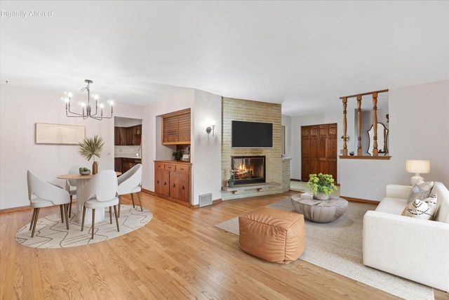 5224 Rita DRIVE, Milwaukee, WI 53219