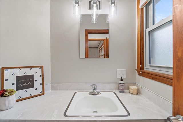 5224 Rita DRIVE, Milwaukee, WI 53219