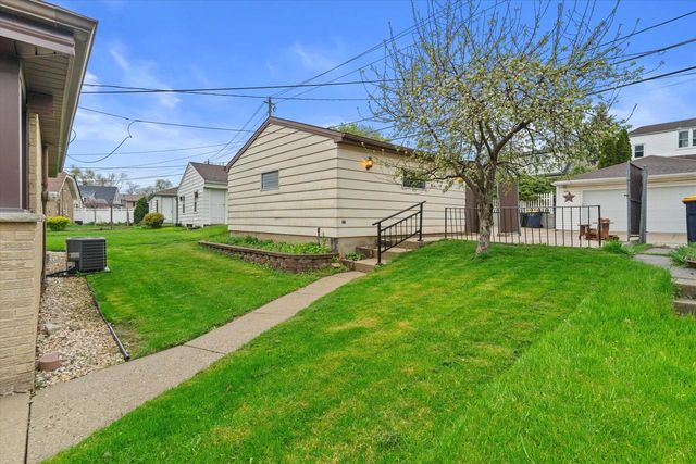 5224 Rita DRIVE, Milwaukee, WI 53219