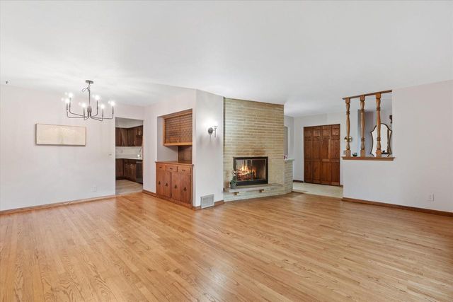 5224 Rita DRIVE, Milwaukee, WI 53219