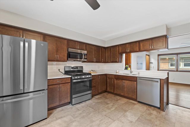 5224 Rita DRIVE, Milwaukee, WI 53219