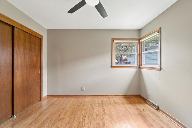 5224 Rita DRIVE, Milwaukee, WI 53219