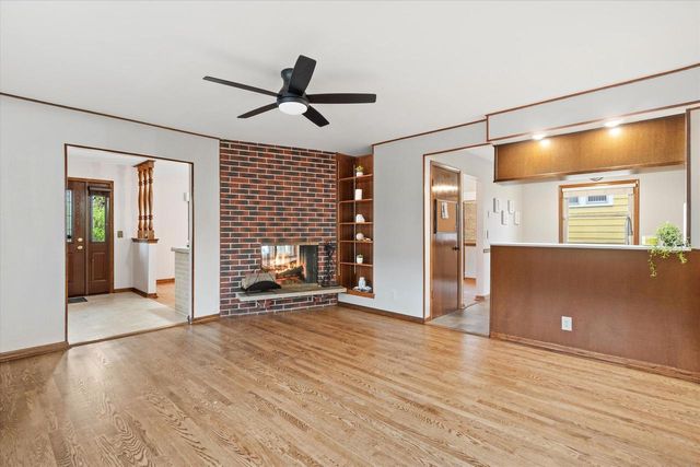 5224 Rita DRIVE, Milwaukee, WI 53219