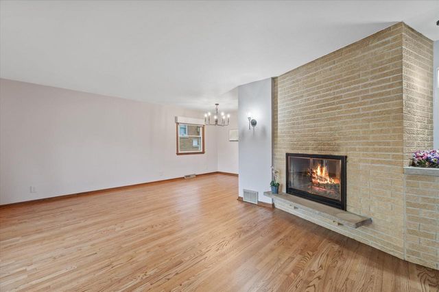 5224 Rita DRIVE, Milwaukee, WI 53219