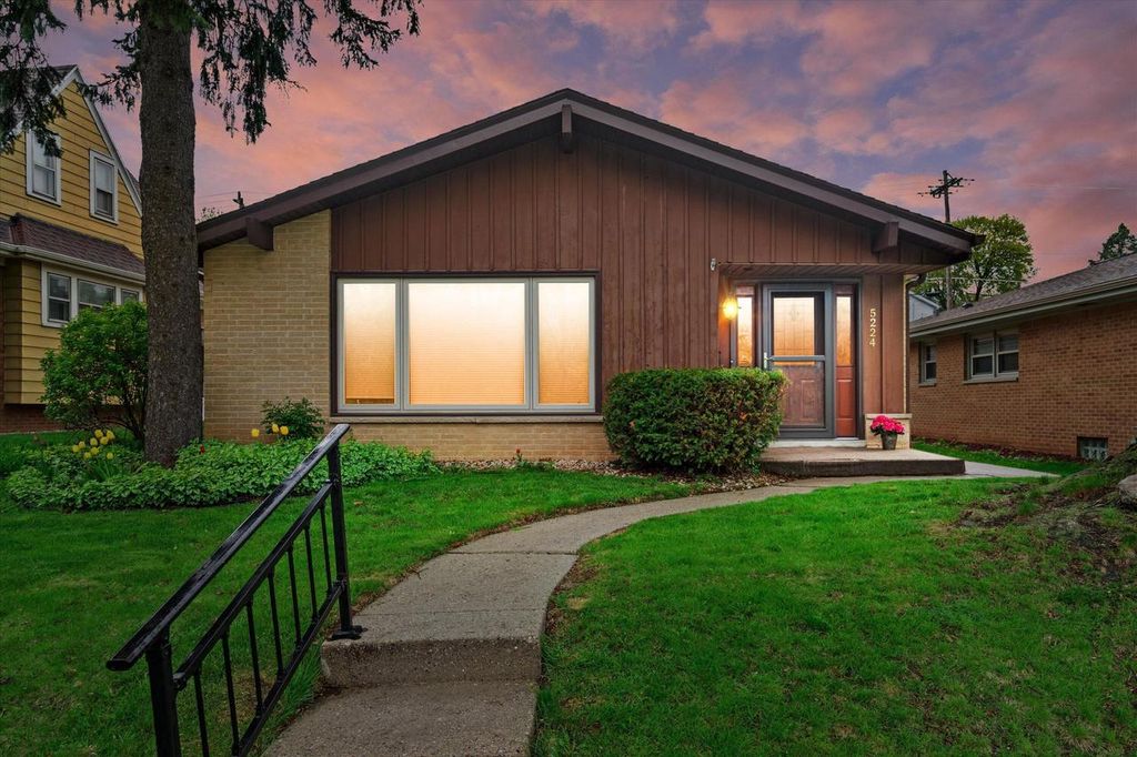 5224 Rita DRIVE, Milwaukee, WI 53219
