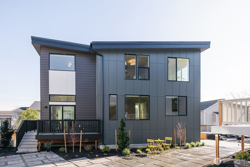 3007 S Dakota Street, Seattle, WA 98108