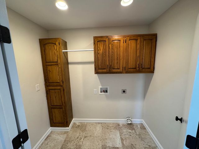 28190 S 630 Road, Grove, OK 74344